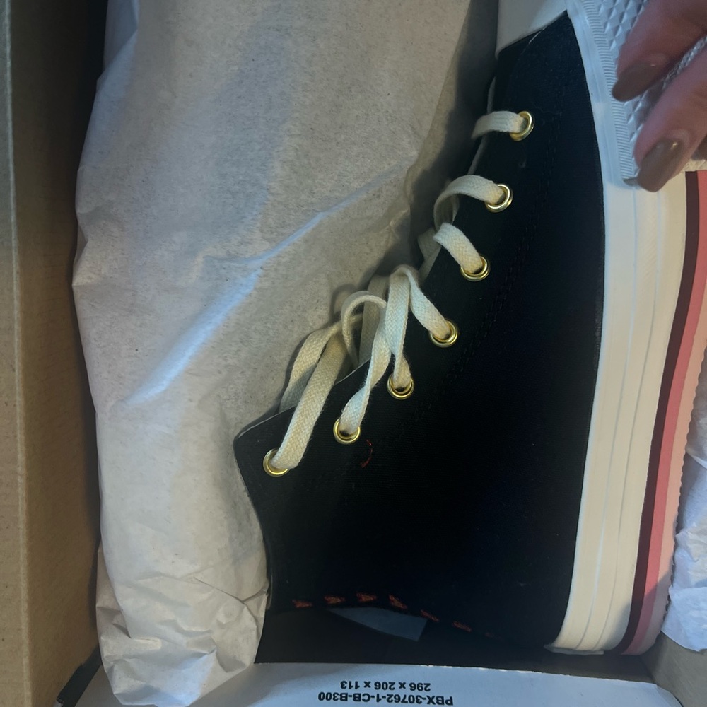 Brand new * converse!